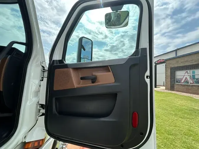 2022 FREIGHTLINER CASCADIA