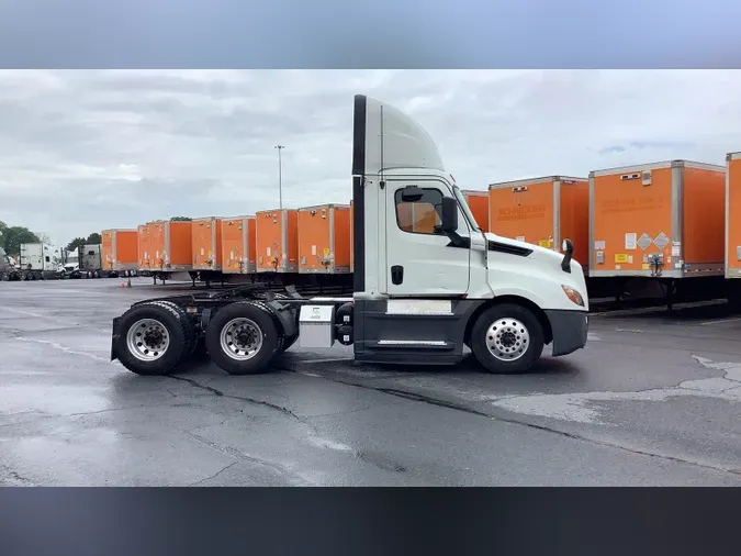 2020 Freightliner Cascadia 126