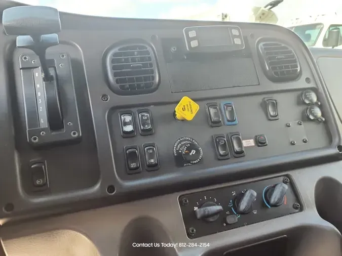 2018 FREIGHTLINER M2 106