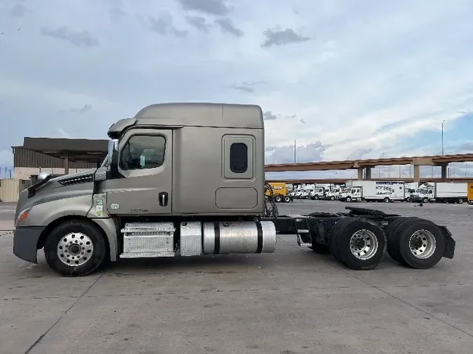 2019 Freightliner T12664ST