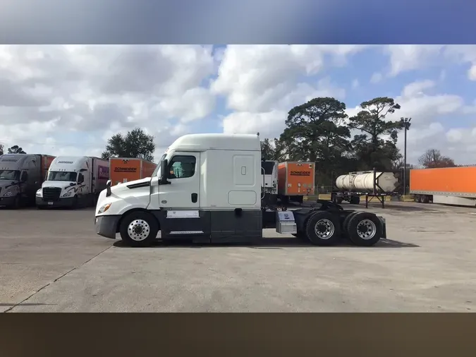 2021 Freightliner Cascadia 126