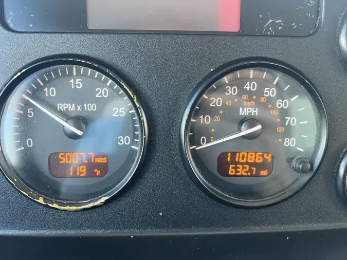 2019 Peterbilt 325