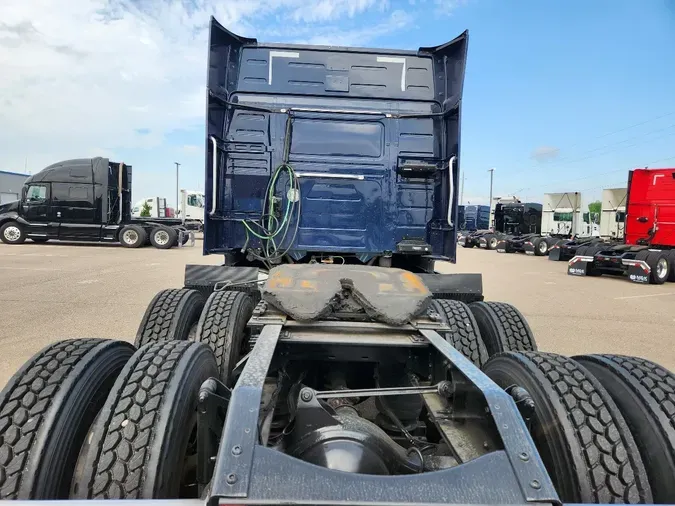 2022 VOLVO VNL64T740