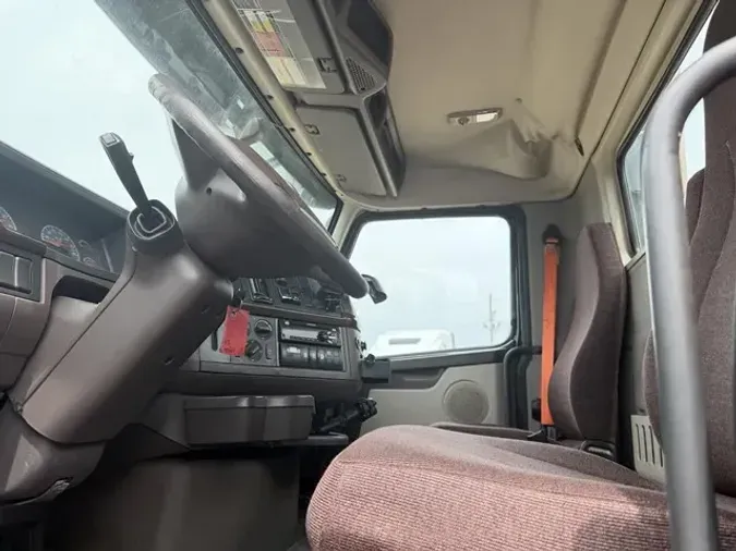 2016 VOLVO VNL64T300