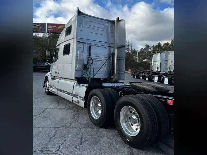 2022 VOLVO VNL64T860