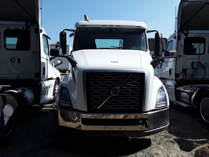 2019 VOLVO VNL64T-300