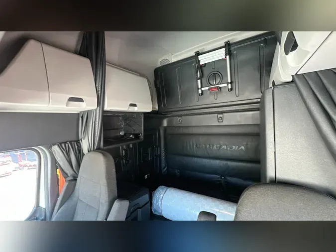2023 Freightliner Cascadia 126