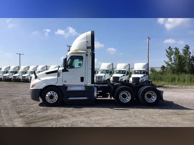 2020 Freightliner Cascadia 126c210d117ea94dff6b6f96b20c8a0bc7c