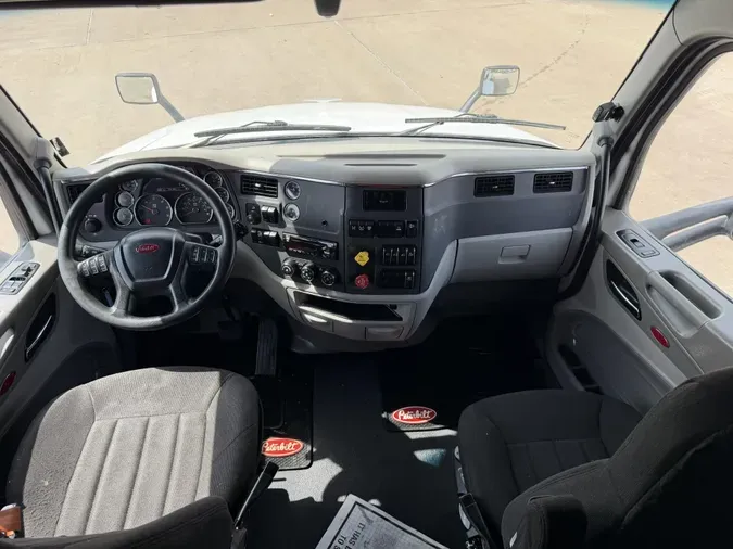 2021 Peterbilt 579c214ffea94681ba9ae878c821d186c9f