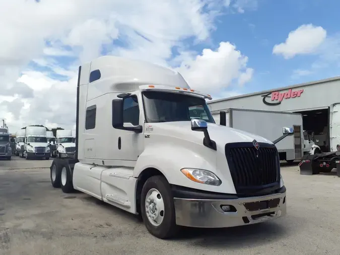 2019 NAVISTAR INTERNATIONAL LT625 SLPR CAB