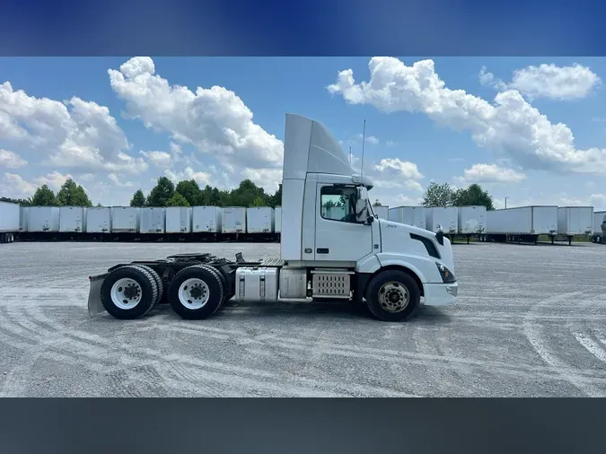 2016 Volvo VNL300