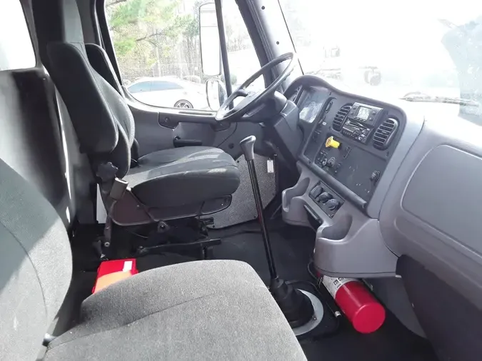 2018 FREIGHTLINER/MERCEDES M2 106