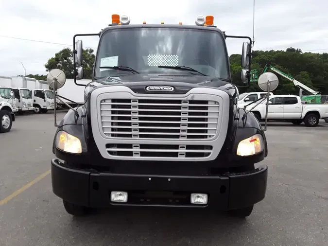 2017 FREIGHTLINER M2-112