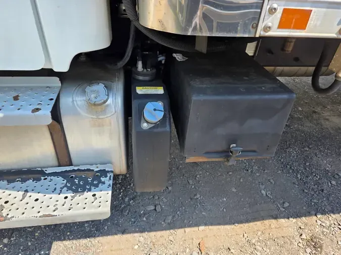 2016 FREIGHTLINER M2 106