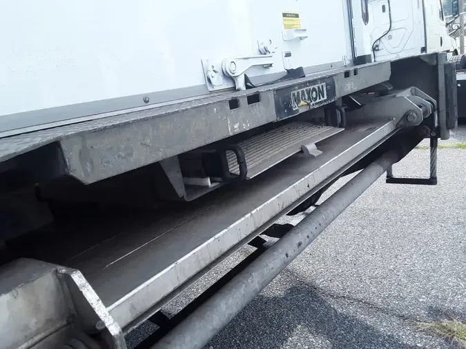 2016 FREIGHTLINER/MERCEDES M2 106