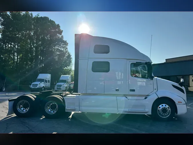 2022 VOLVO VNL64T860