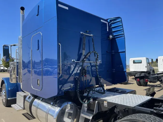 2024 Peterbilt 389