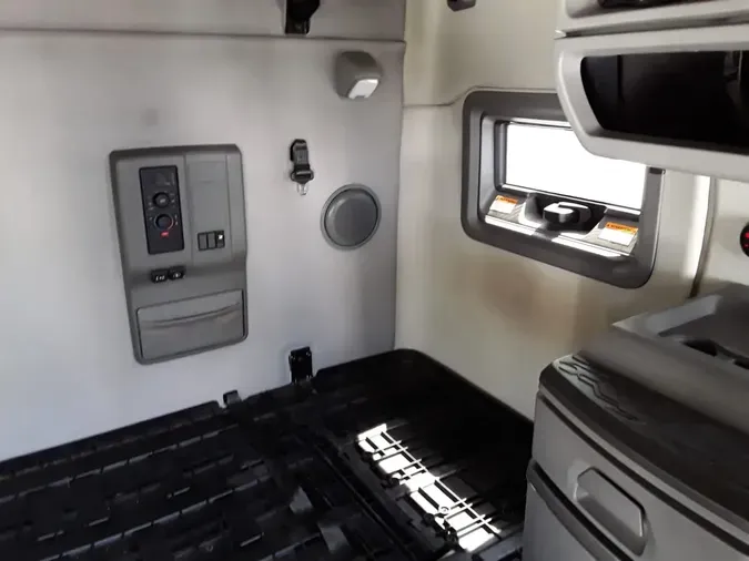 2020 VOLVO VNL64T-760