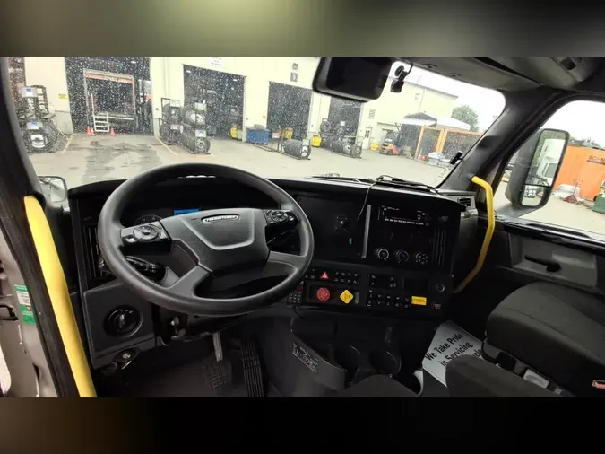 2023 Freightliner Cascadia 126c22ea37b82bc85390764d5ca643fba7f