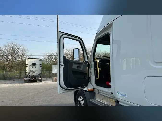 2022 Freightliner Cascadia 126c22f3cad8465f099af19426fb65973cb