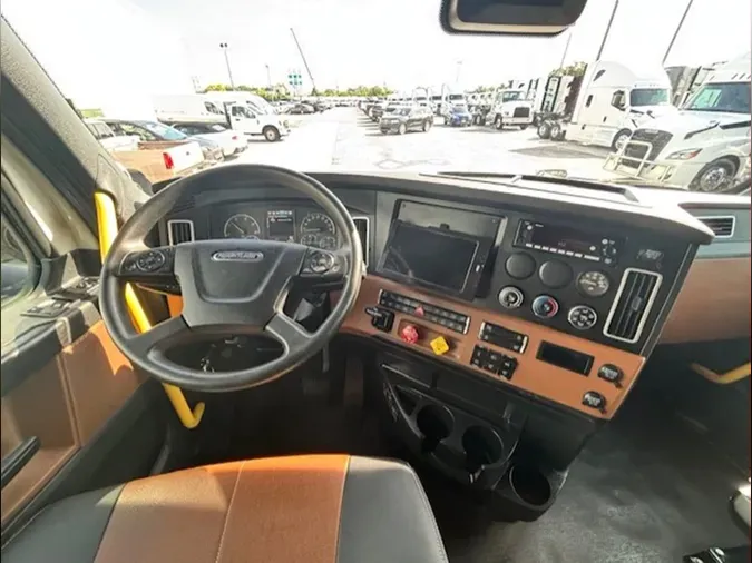 2023 Freightliner Cascadia 126