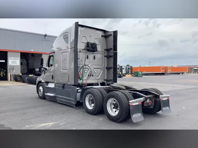 2023 Freightliner Cascadia 126