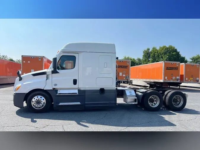 2021 Freightliner Cascadia 126