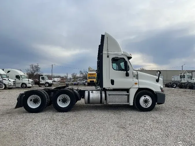 2018 Freightliner X12564ST