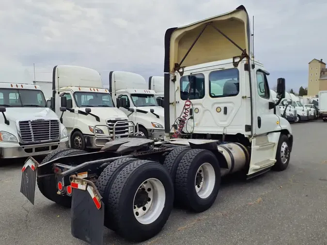 2019 FREIGHTLINER/MERCEDES CASCADIA 125c23de579ab9c0451a29f701a1fa69af9