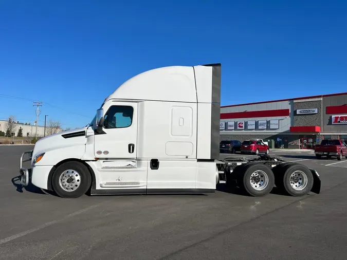 2025 Freightliner New Cascadia