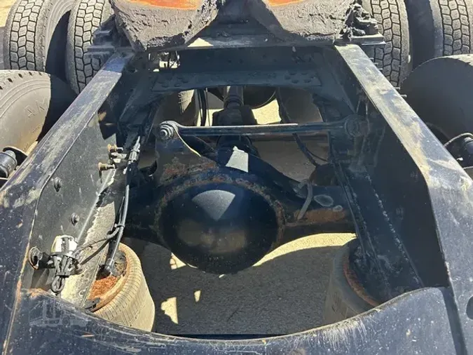 2019 VOLVO VNL64T740