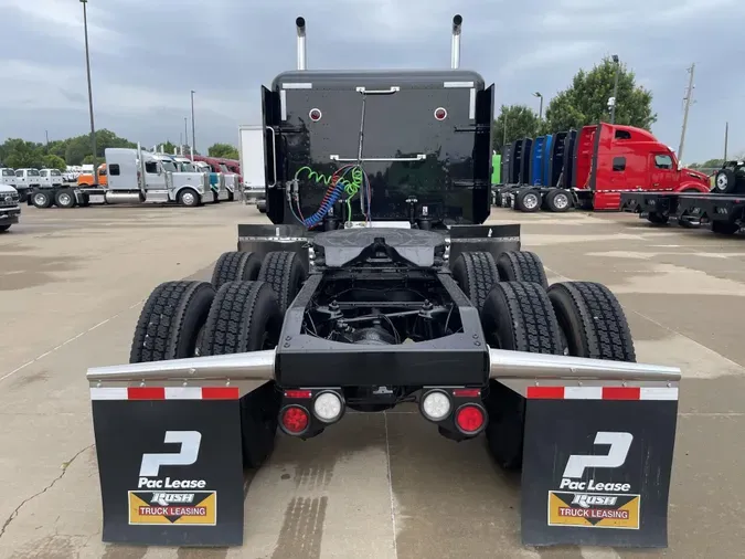 2022 Peterbilt 389