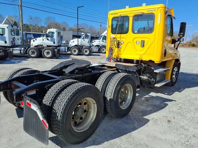 2017 FREIGHTLINER/MERCEDES CASCADIA 113