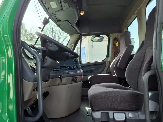 2020 FREIGHTLINER/MERCEDES CASCADIA 125c24c71517301fed0bff82c666813e5a2