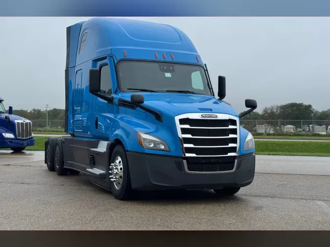 2023 FREIGHTLINER Cascadia 126