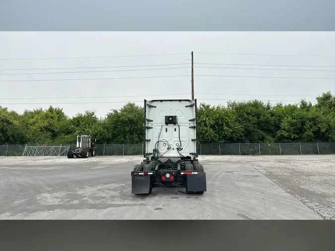 2020 Freightliner Cascadia 126