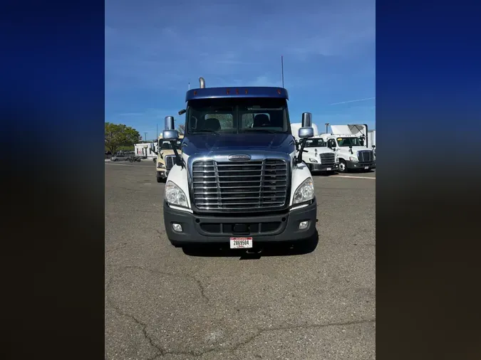 2020 FREIGHTLINER/MERCEDES CASCADIA 125c24d7ddccbec4d66524421b085cdf64c