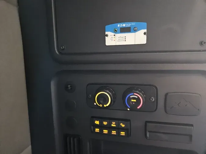 2021 FREIGHTLINER Cascadia 126