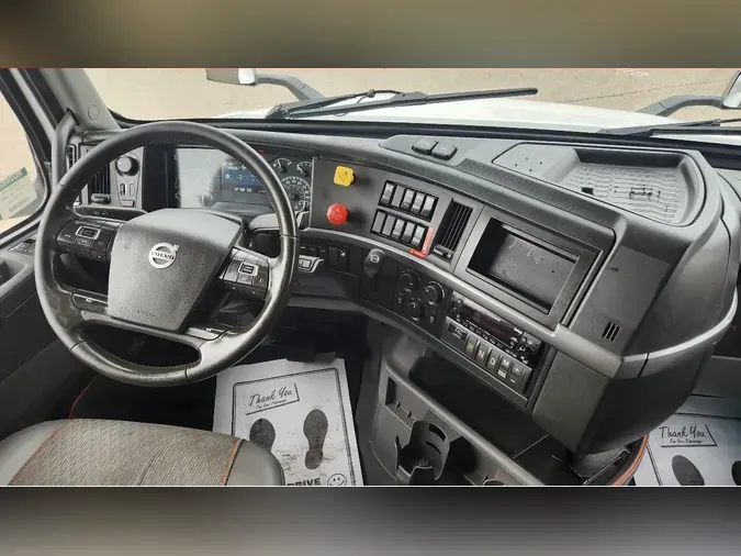 2022 VOLVO VNL64T760