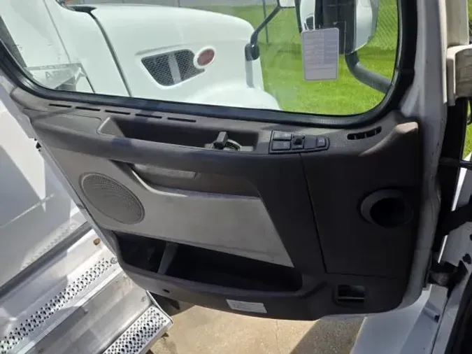 2016 Volvo VNL64T300c25990f13f2cb2198da86628c7cca5e2