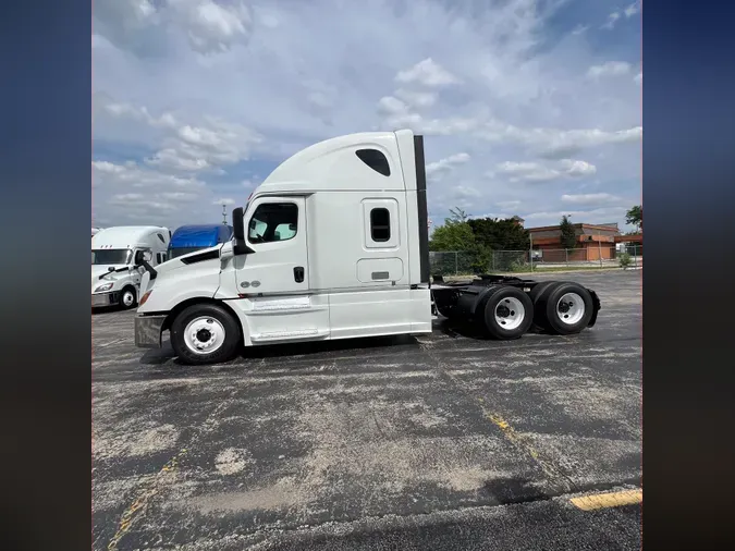 2020 Freightliner Cascadia 126