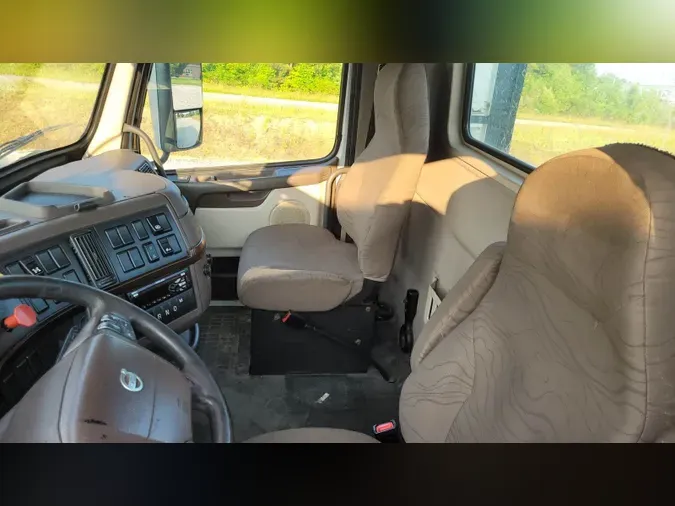 2018 Volvo VNL300