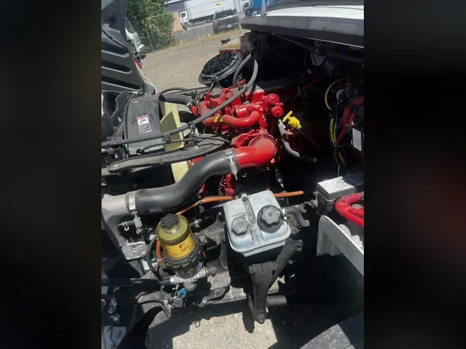 2018 FREIGHTLINER M2 106