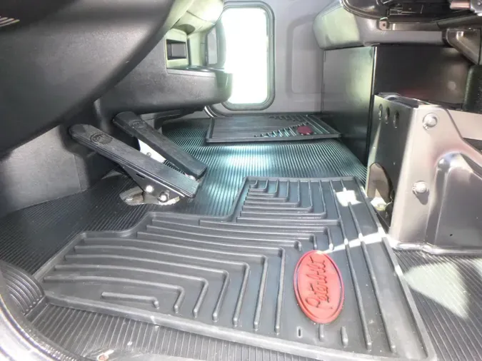 2019 Peterbilt 337