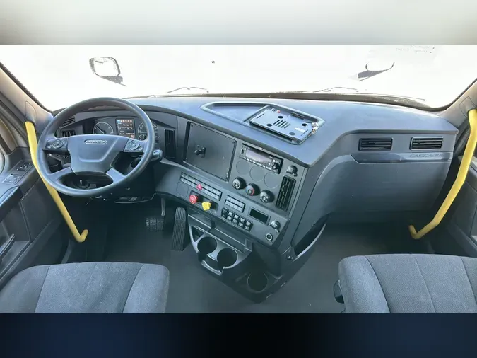 2024 Freightliner Cascadia 126c25d4078e50494bdead622f0707a33d3