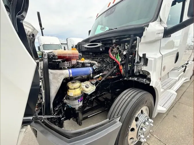 2023 Freightliner Cascadia 126