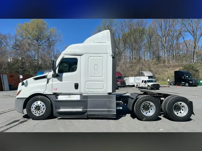 2021 Freightliner Cascadia 126
