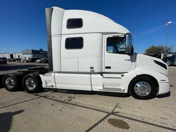 2023 VOLVO VNL64T860