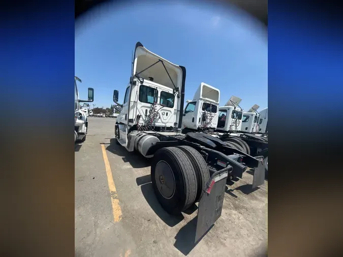 2020 FREIGHTLINER NEW CASCADIA 116