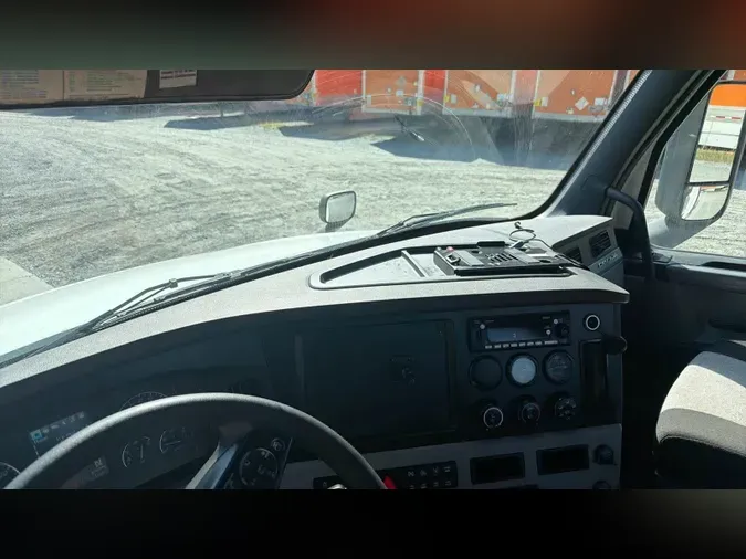 2020 Freightliner Cascadia 126
